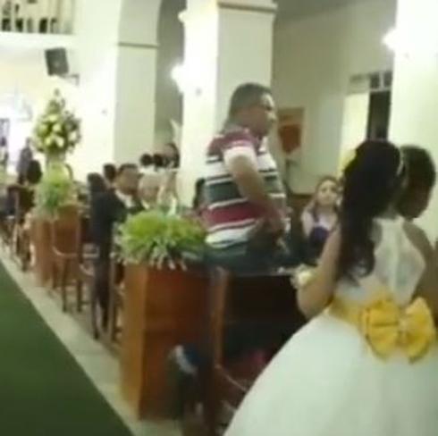 La emprende a tiros en una boda en Brasil