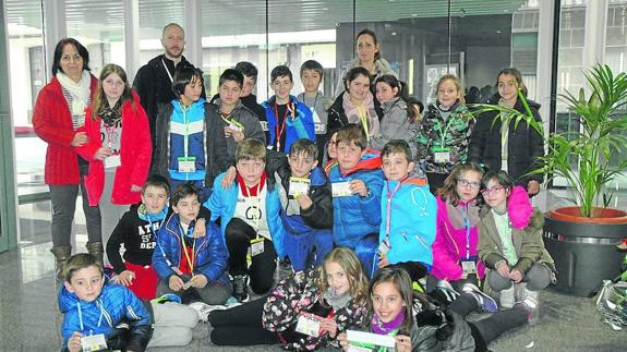 Alumnos del CEIP Filiberto Villalobos durante su visita a la Casa Consistorial. 