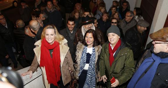 El diputado socialista y exalcalde de San Sebastián, Odón Elorza (d) junto a la diputada por Palencia, María Luz Martínez Seijo (c) y la diputada por Madrid, Zaida Cantera (i), durante un acto en Palencia. Efe
