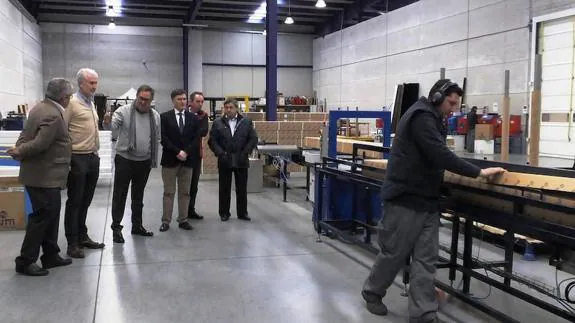 Visita del presidente de la Diputación  la fábrica Gutti, en Boceguillas.