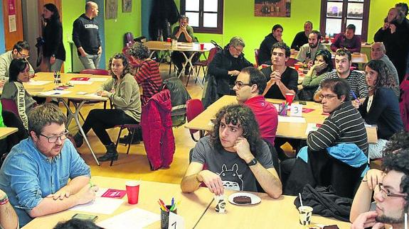 Participantes en el ‘Segovia viva’ de ayer, en la Casa Joven. 