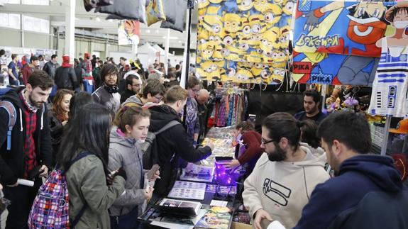 Jóvenes ante un expositor en la pasada edición en la Feria de Valladolid. 