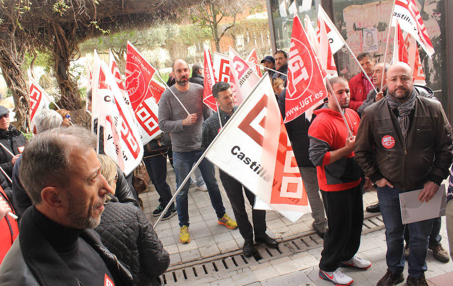 Concentración en la plaza de Abilio Calderón por el accidente laboral de Baltanás. 