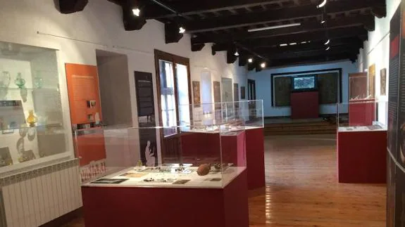 Instalación de las piezas del museo en La Casona.