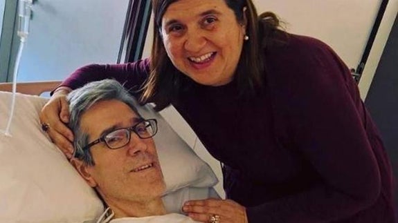 Chema Postigo con su mujer. 