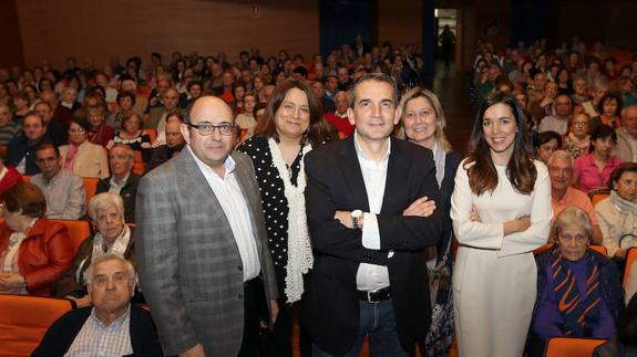 Pablo Carrero (Hospital Felipe II), Ana Santiago (El Norte de Castilla), el traumatólogo Roberto Cermeño, Ángela Guerra (Hospital Felipe II) y 