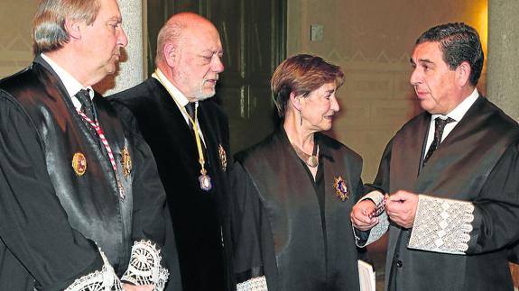 Fernando García Delgado, presidente saliente (i); José Manuel Maza, fiscal general del Estado; Victoria Ortega, presidenta de la Abogacía Española, y Julio Sanz Orejudo. 