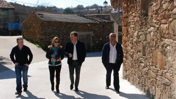 La presidenta de la Diputación de Zamora, Mayte Martín Pozo, visita Villadepera junto al alcalde, José Ignacio Isidro 