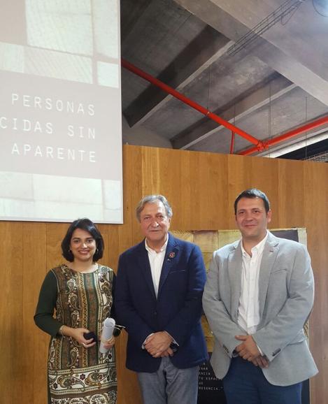 La alcaldesa de El Espinar, Alicia Palomo, junto a Paco Lobatón.El Norte