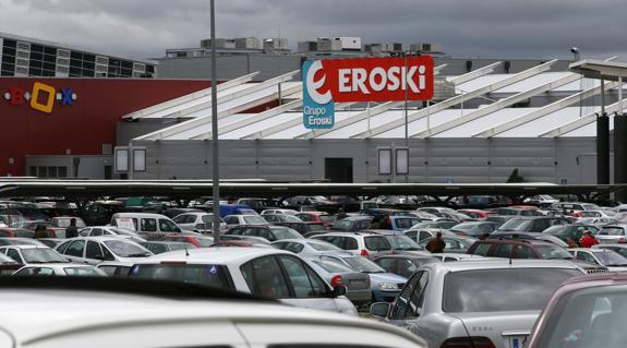 Eroski cerrará el 22 de mayo en el Luz de Castilla y Carrefour desembarcará el 8 de junio