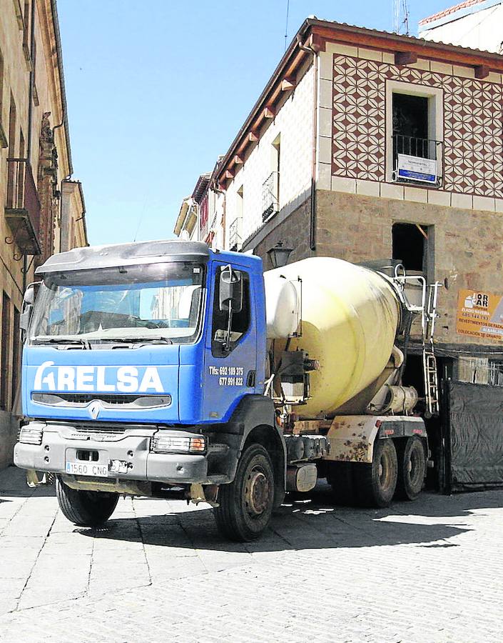 Edificio en obras en el centro de la ciudad.