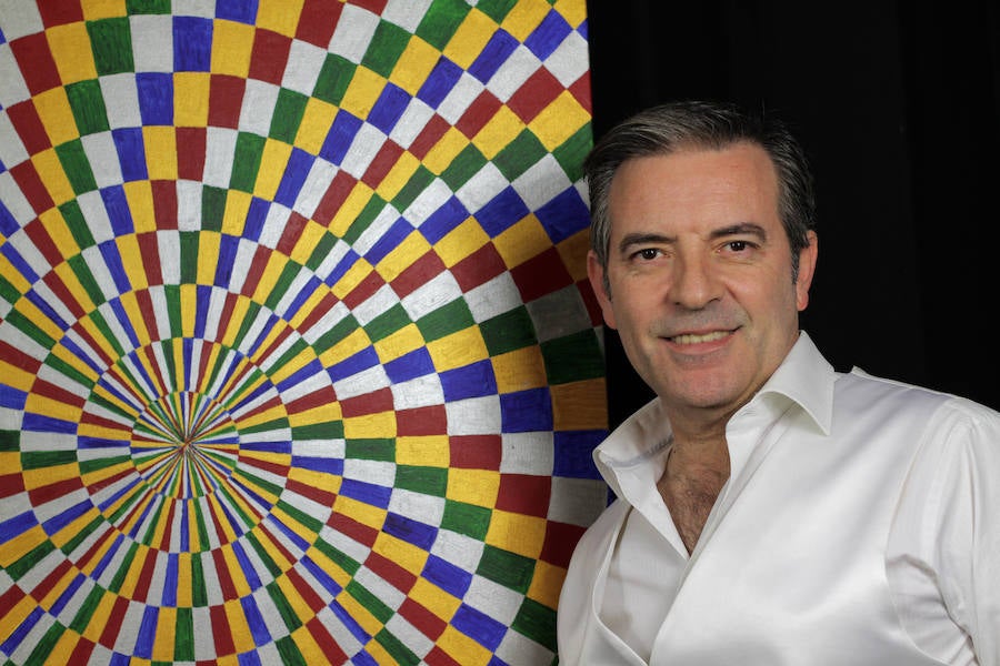 Ramón Margareto, junto a su creación 'Alicia'. 