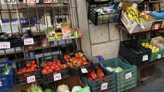 Los productos de alimentacion son los más populares para comprar en tiendas tradicionales. A. TANARRO