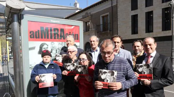 Presentación de la campaña ‘adMIRAción’ de la Fundación Personas, en la marquesina de la calle Angustias.