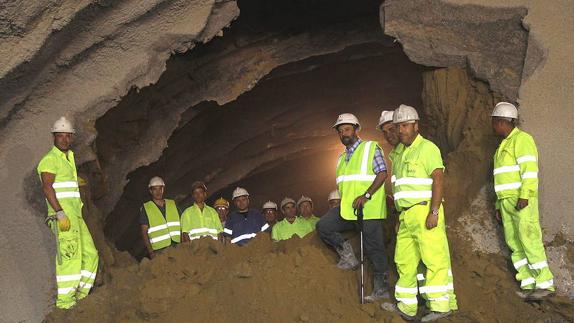 Obras de un túnel del Ave en Reinoso de Cerrato, en 2011.
