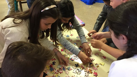 El colegio Los Arevacos de Arévalo usa los puzzles para reforzar la convivencia entre sus alumnos