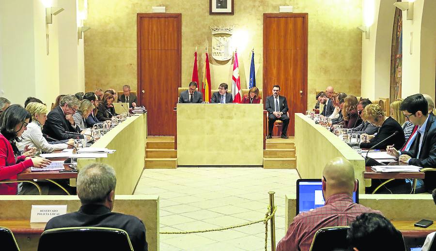 Imagen de la sesión plenaria celebrada ayer en el Ayuntamiento de Salamanca. 