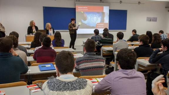 Alumnos de la Universidad del País Vasco, en plena clase. 