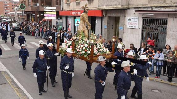 Los entibadores portan uno de los pasos.