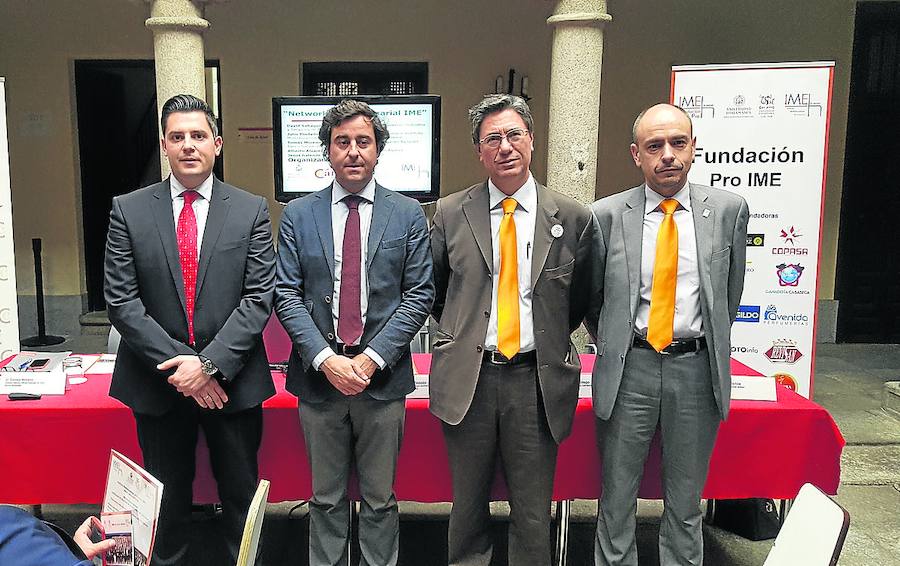 Representantes del Banco Santander, los empresarios de Ávila y el IME, antes del encuentro. 