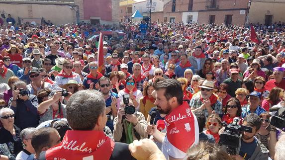 Luis Tudanca interviene en en monolito de Villalar con José Luis Rodríguez Zapatero a su izquierda.