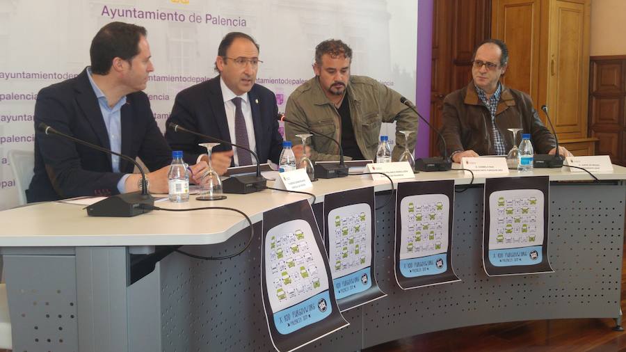 El concejal Sergio Lozano; el alcalde de Palencia, Alfonso Polanco; Carmelo Ruiz, representante de los 'furgocamperos'; y el hostelero Jorge Luis de Miguel. 