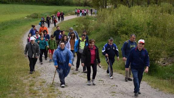 Participantes en la marcha de Adecas del pasado año. 