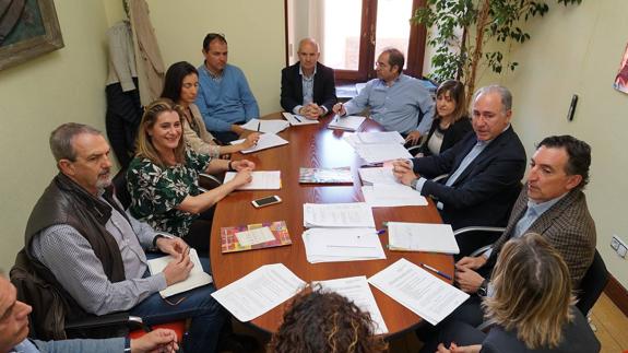 Reunión, ayer, de la Mesa del Comercio de Valladolid.