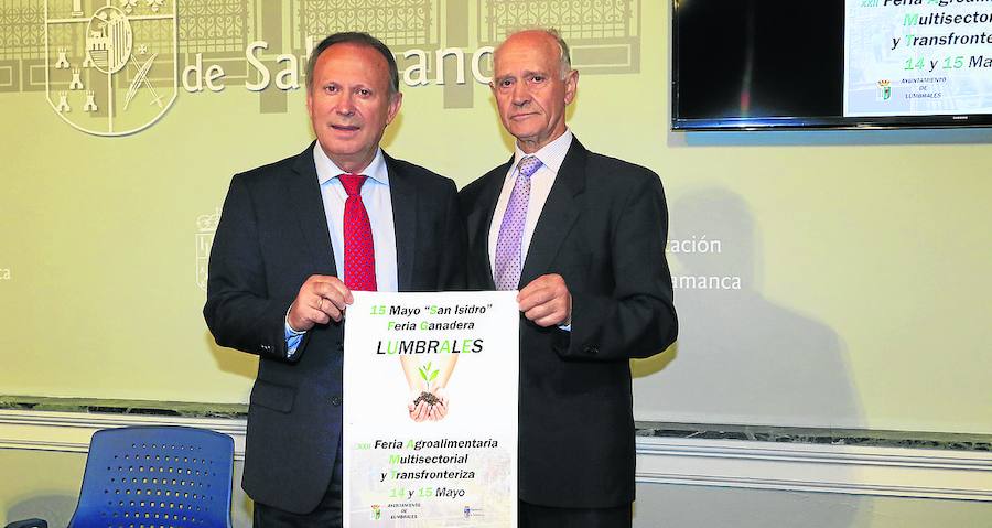 El diputado de Agricultura, Román Hernández, y el alcalde de Lumbrales, Pedro Sánchez. 