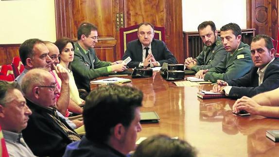 El subdelegado delGobierno presidió la reunión con las organizaciones agrarias.