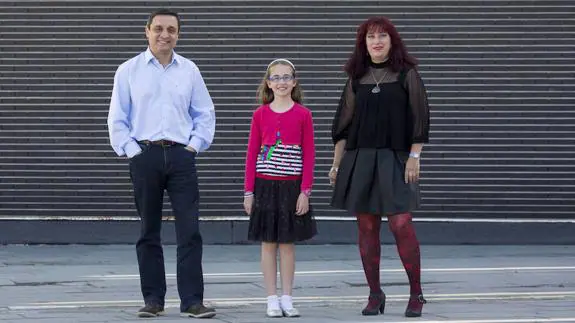 Edmundo Molinero Herguedas, Miriam Rodríguez Alonso y María Peña Cid García, los tres ganadores del concurso de relatos 'La ciencia y tú'.