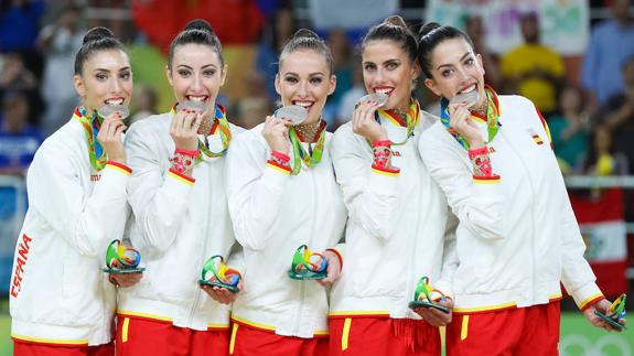 Las gimnastas españolas con la Medalla de Plata en Río.