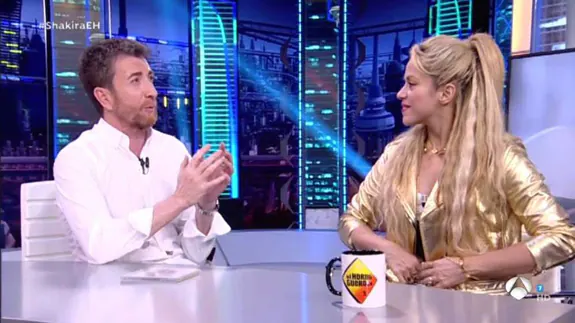 Shakira con Pablo Motos en 'El Hormiguero'. 
