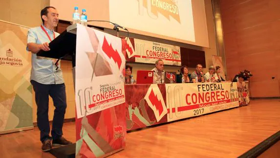 Pedro Escolar toma el atril en su intervención este sábado en el congreso que celebra STE's-CyL en Segovia.