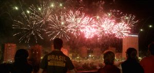 Uno de los momentos del espectáculo pirotécnico 'Valladolid y amigos' celebrado ayer en Las Moreras. / G. VILLAMIL