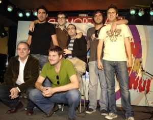 El equipo de 'Muchachada Nui' posa en la presentación del espacio. / COLPISA