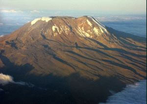 El fin de las nieves perpetuas del Kilimanjaro es una de las pruebas del cambio climático. / CARL PAGE