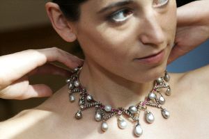 EL COLLAR DE MARÍA ANTONIETA. Será el cebo de la subasta de Christie's del miércoles. El Louvre está interesado en comprarla.