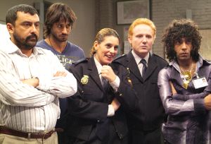 'Los hombres de Paco' vapulea a 'Los Serrano' en la batalla del martes de las series españolas