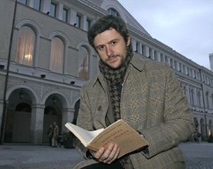 El actor Diego Martín lee poemas de su abuelo Martín Abril en el Teatro Calderón