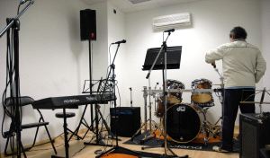 Un estudio profesional de los Purple Studios, acondicionado para el                       calor y el frío e insonorizado. / REPORTAJE GRÁFICO DE RICARDO OTAZO