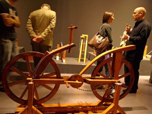 Reproducciones de algunas de las máquinas diseñadas por Leonardo. / HORACIO VILLALOBOS-EFE
