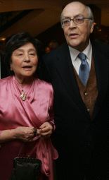 Calvo-Sotelo, con su esposa, durante un homenaje a Sabino Fernández Campo en el año 2007. / A. DE DOMINGO