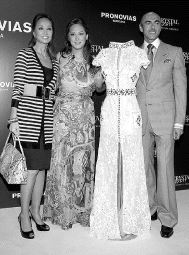 Isabel Preysler y su hija Tamara, junto a Manuel Mota. / M. BECERRA