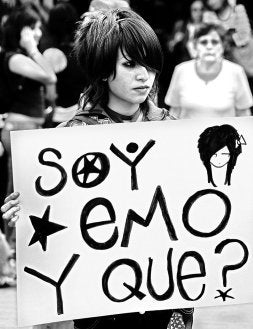 Una chica protesta por la discriminación y la violencia contra los 'emos' en México. / EFE