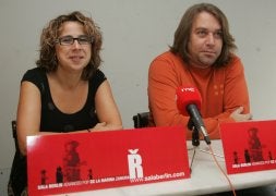 Silvia Alonso y Boris, ayer, en el Berlín. / LUIS CALLEJA