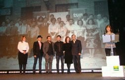 Tres actores de la serie 'Amar en tiempos revueltos' recogen el Águila de Oro