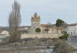 Vista general de la iglesia de San Andrés de Torre de Peñafiel. / AGAPITO OJOSNEGROS