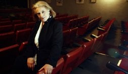 Terele Pávez actúa estos días en el teatro Muñoz Seca de Madrid, donde posó para estas   imágenes. / FOTOS: JOSÉ RAMÓN LADRA