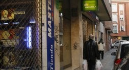 Decenas de clientes piden información por la nueva factura mensual de la luz